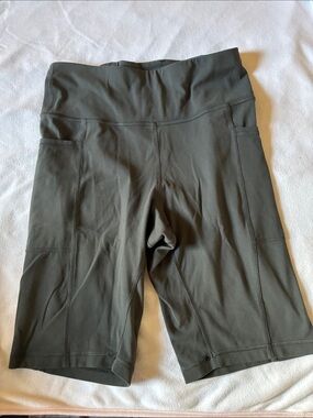 Gray bike shorts with pockets